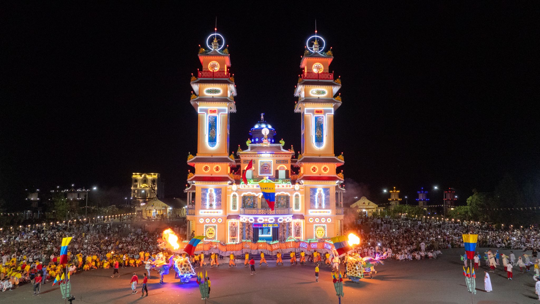 Hàng vạn người tham dự Hội Yến Diêu Trì Cung tại Tây Ninh.
