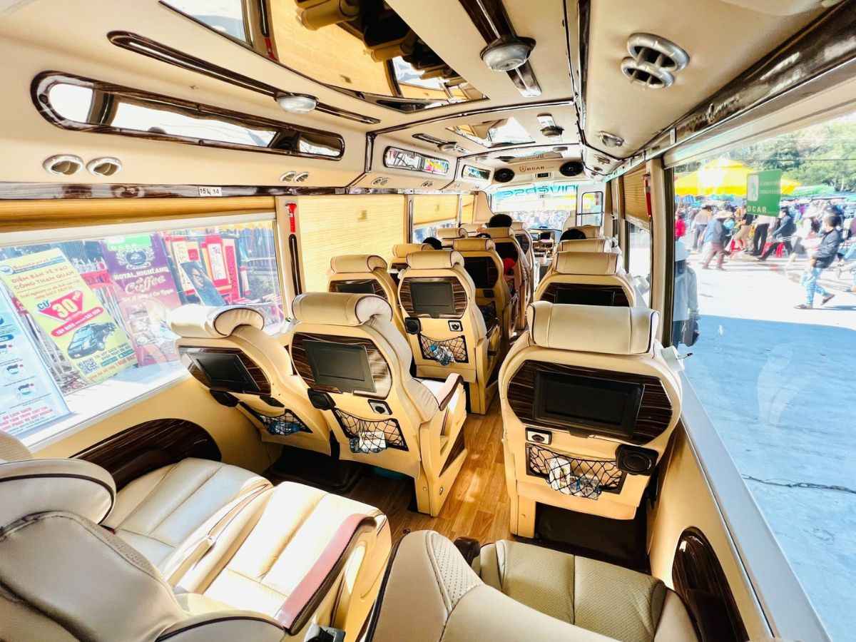 Xe limousine mang đến không gian thoải mái cho hành trình từ TP.HCM đến Tây Ninh. 