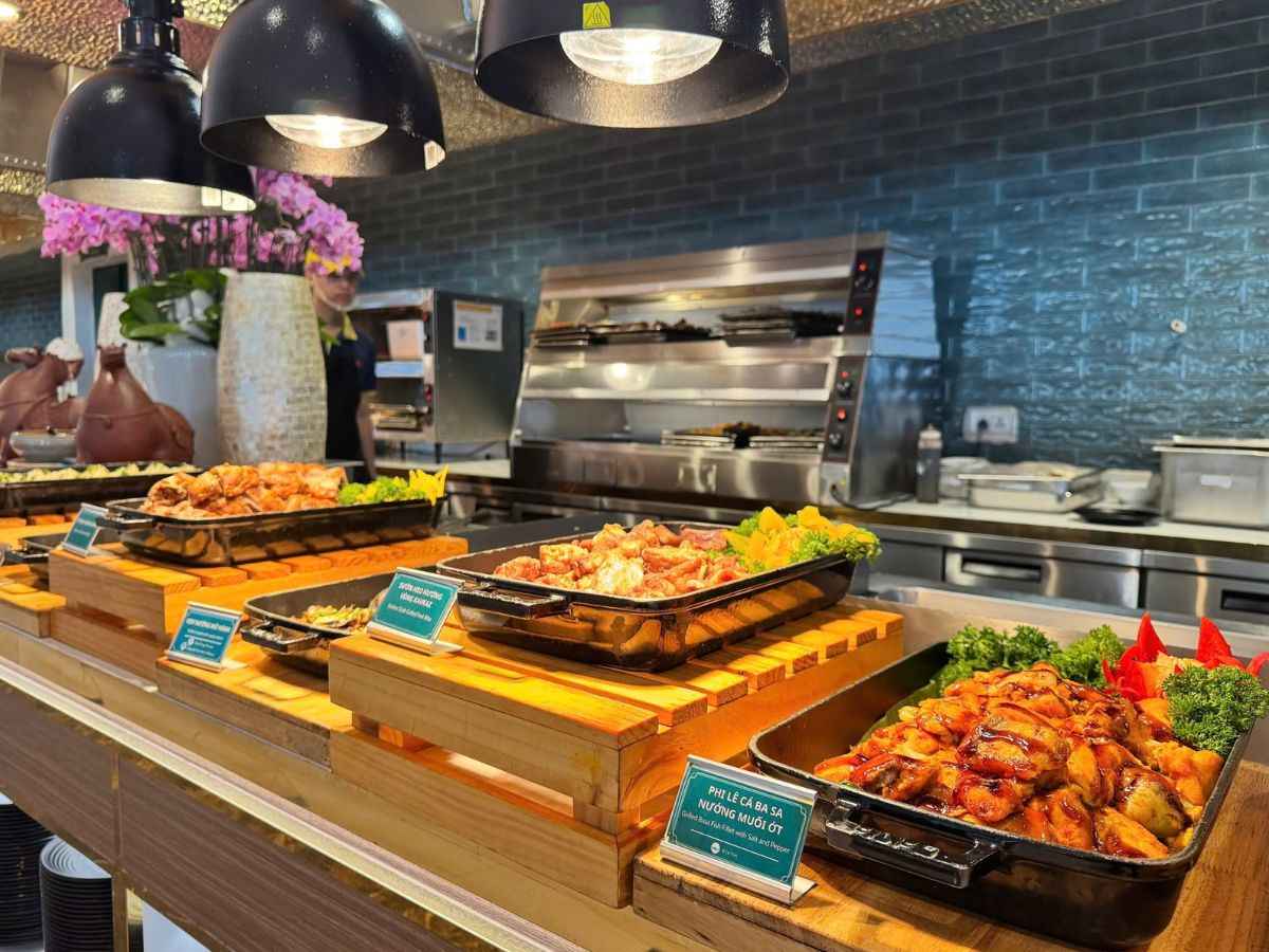 Buffet Vân Sơn là điểm nghỉ trưa thuận tiện trước hành trình lên đỉnh Núi Bà Đen.