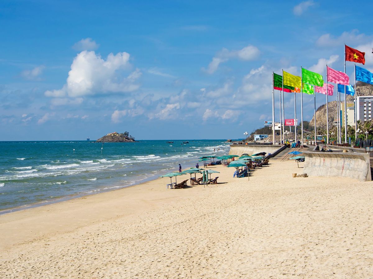 Bãi Sau Vũng Tàu mang đến không gian thư giãn bên bờ biển rộng thoáng