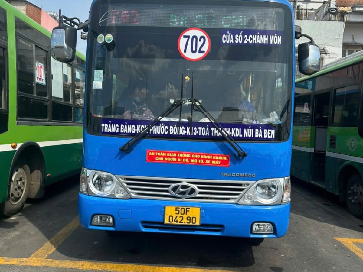 Tuyến 702 kết nối Bến xe Củ Chi, Tòa Thánh và Khu du lịch Núi Bà Đen.