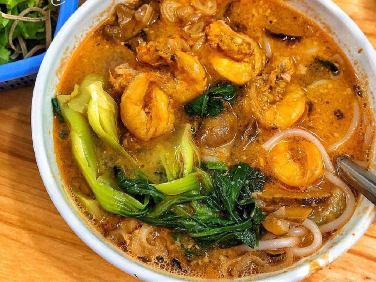 Bún tôm là món ăn địa phương hấp dẫn