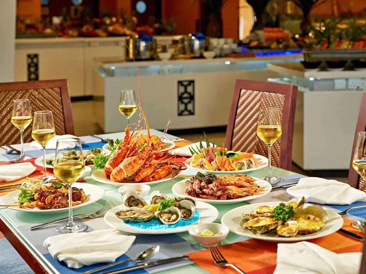 Yummy 1 Restaurant là một địa chỉ ăn uống quen thuộc tại Cát Bà