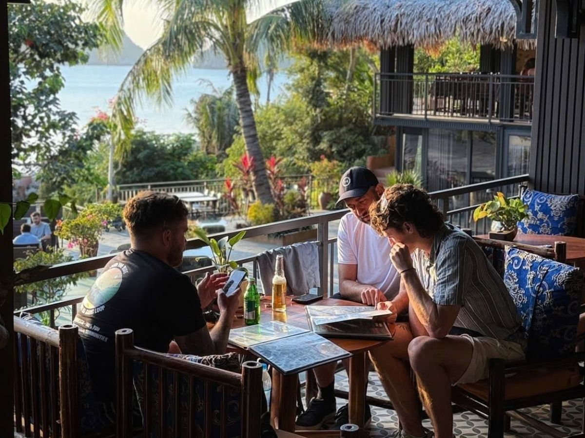 Cát Bà có hệ thống quán cà phê, rooftop, sky bar và nhà hàng kết hợp coffee đa dạng