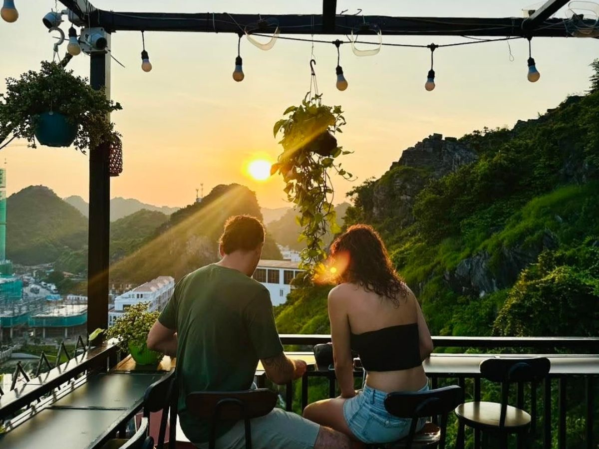 Sky Chill Thảo Minh Cát Bà Coffee & Tea là quán cafe đẹp check-in Cát Bà