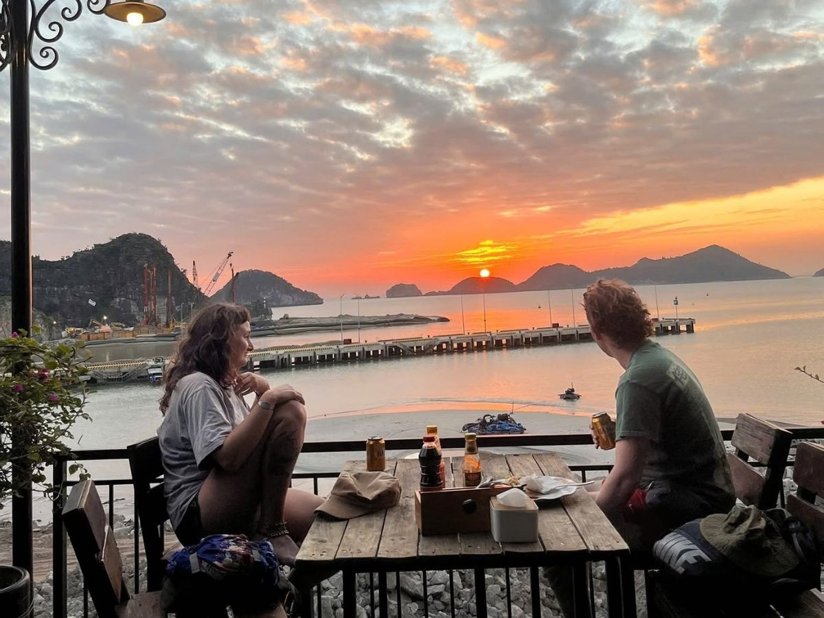 Lepont Cat Ba Bungalow là địa điểm cafe view đẹp tại Cát Bà