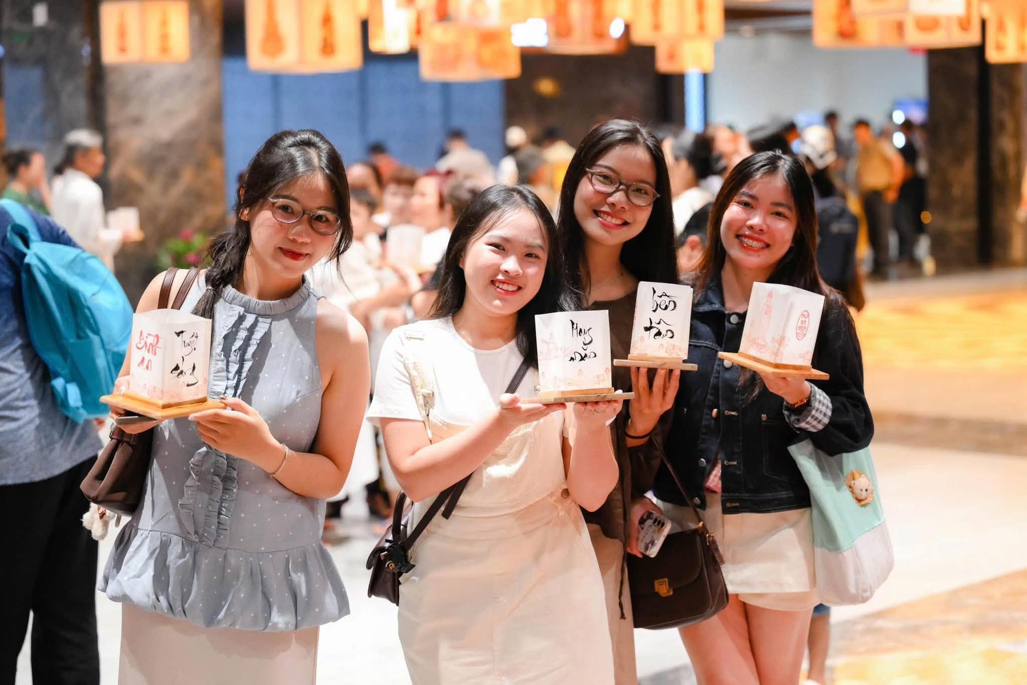 Du khách trải nghiệm Tết Trung thu tại Núi Bà Đen