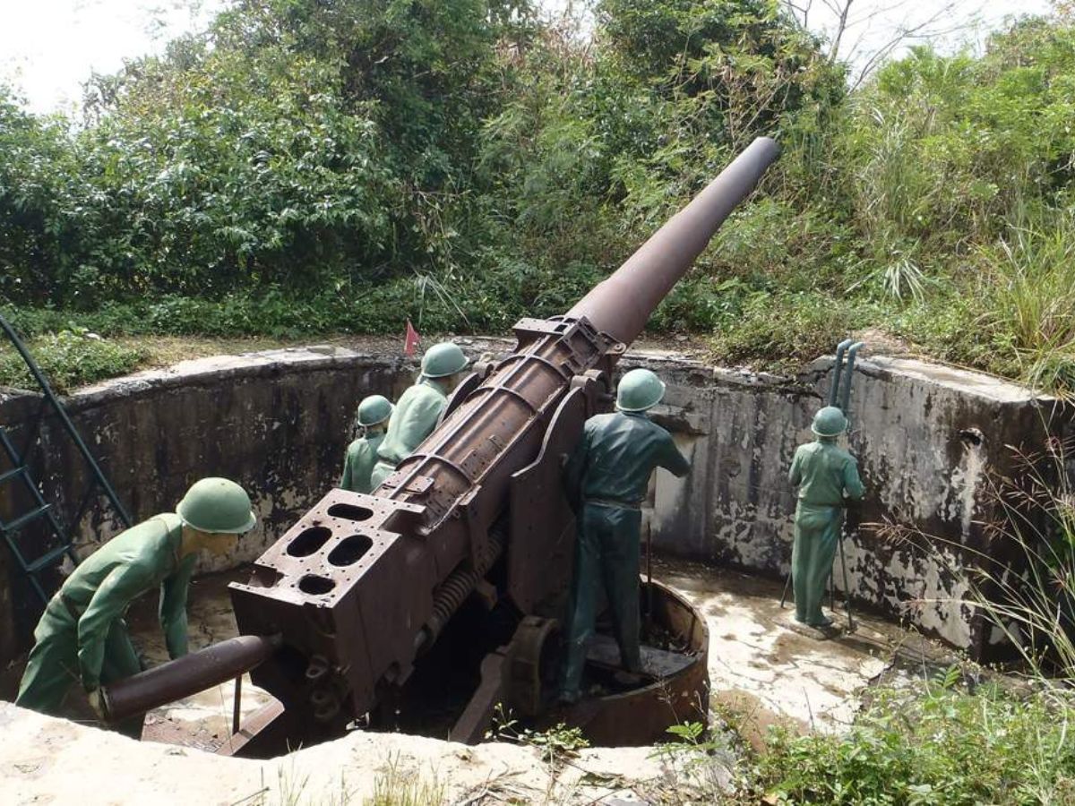 Cannon Fort attracts visitors to Cat Ba with its panoramic views