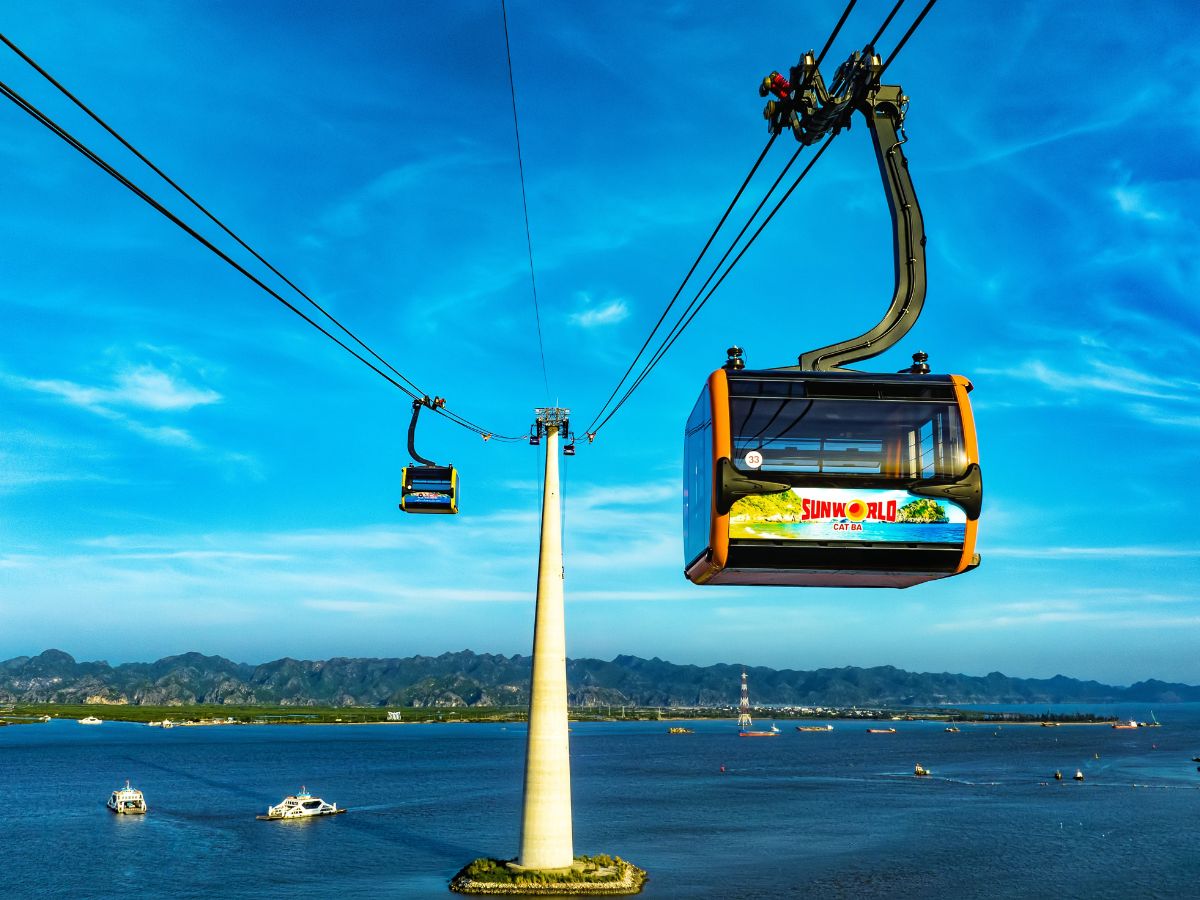The Sun World cable car also offers an impressive panoramic perspective