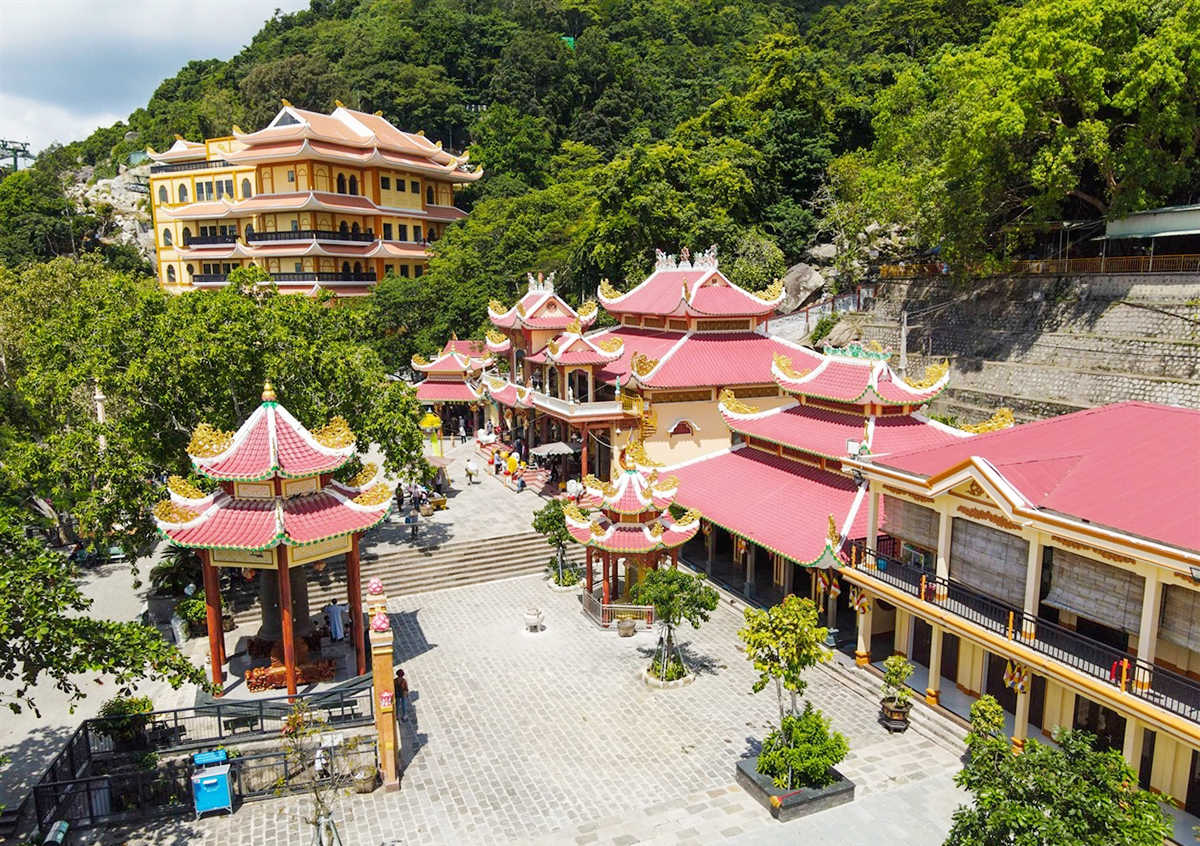 Quần thể chùa Bà linh thiêng tại Núi Bà Đen