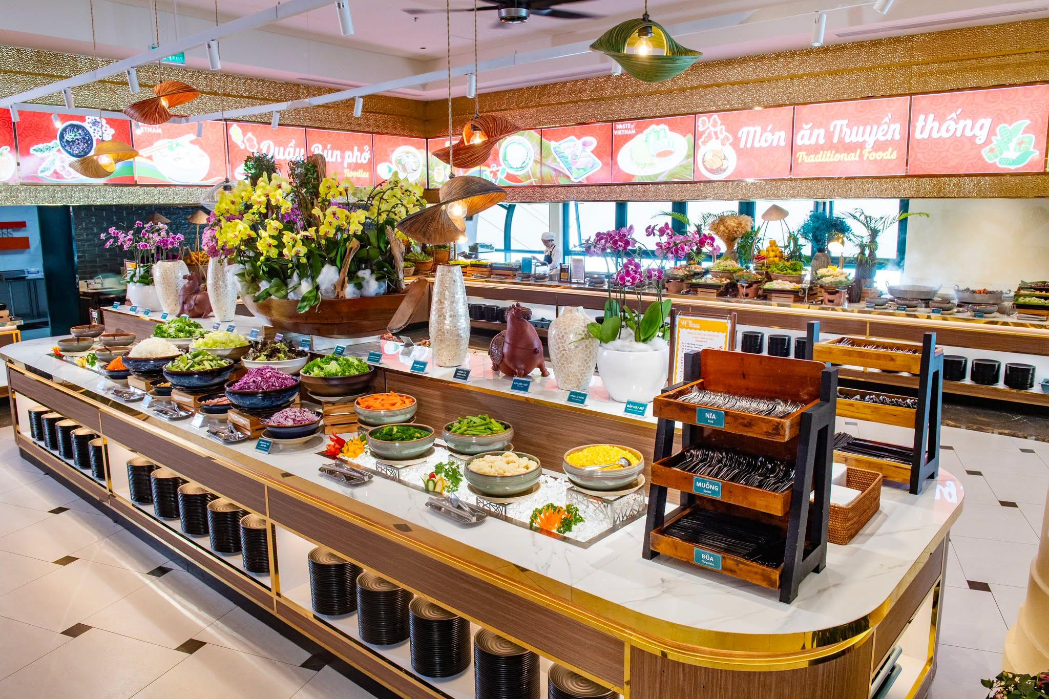 Buffet Vân Sơn là điểm dừng chân phù hợp để gia đình dùng bữa và nghỉ ngơi vào buổi trưa