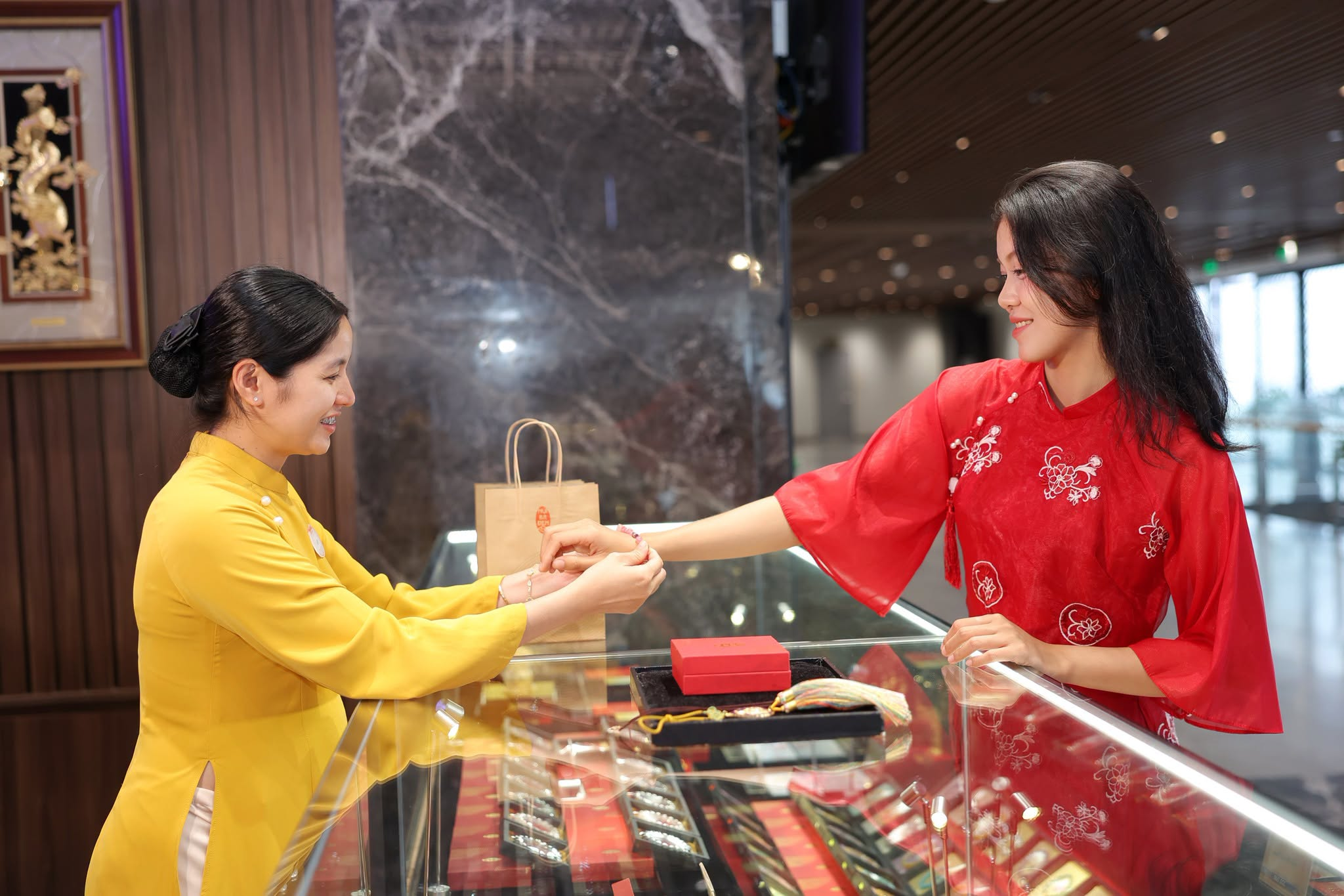 Những phần quà lưu niệm mang dấu ấn Núi Bà Đen sẽ được trao tặng cho 10 bài dự thi có điểm tương tác cao nhất