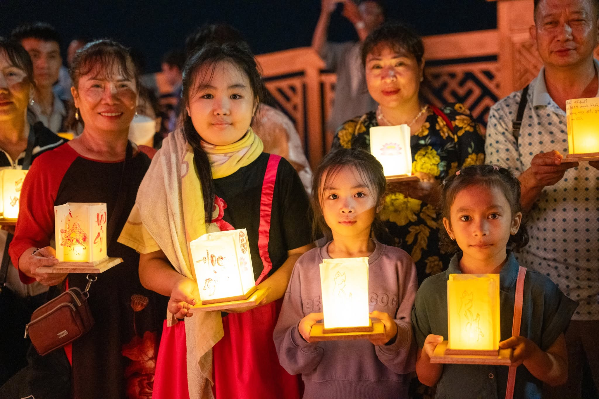 Lễ dâng đăng trên đỉnh Núi Bà Đen mang đến trải nghiệm văn hóa, tâm linh giàu ý nghĩa trong không gian lung linh về đêm