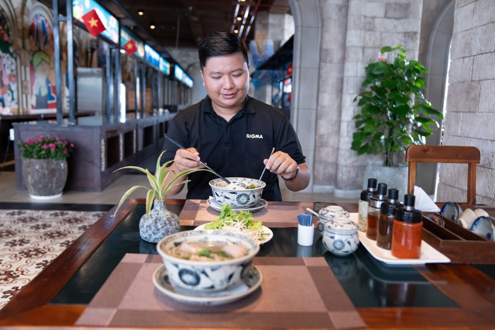 Nhà hàng Hương vị Việt đưa du khách khám phá tinh hoa ẩm thực ba miền ngay trên đỉnh Núi Bà Đen.