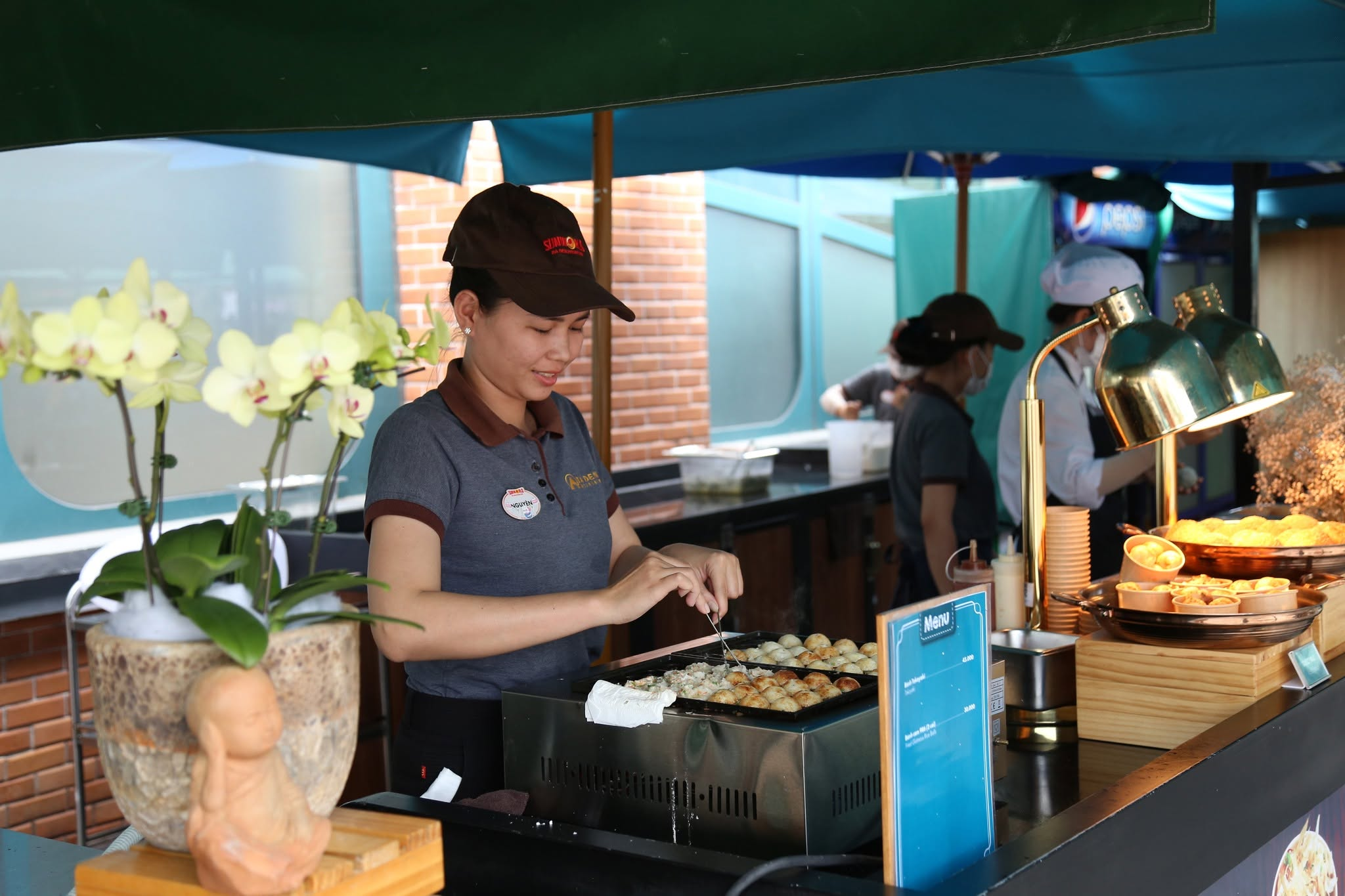 Sushi, takoyaki và bánh cá Nhật Bản mang đến trải nghiệm ẩm thực xứ sở hoa anh đào ngay trên đỉnh Núi Bà Đen.
