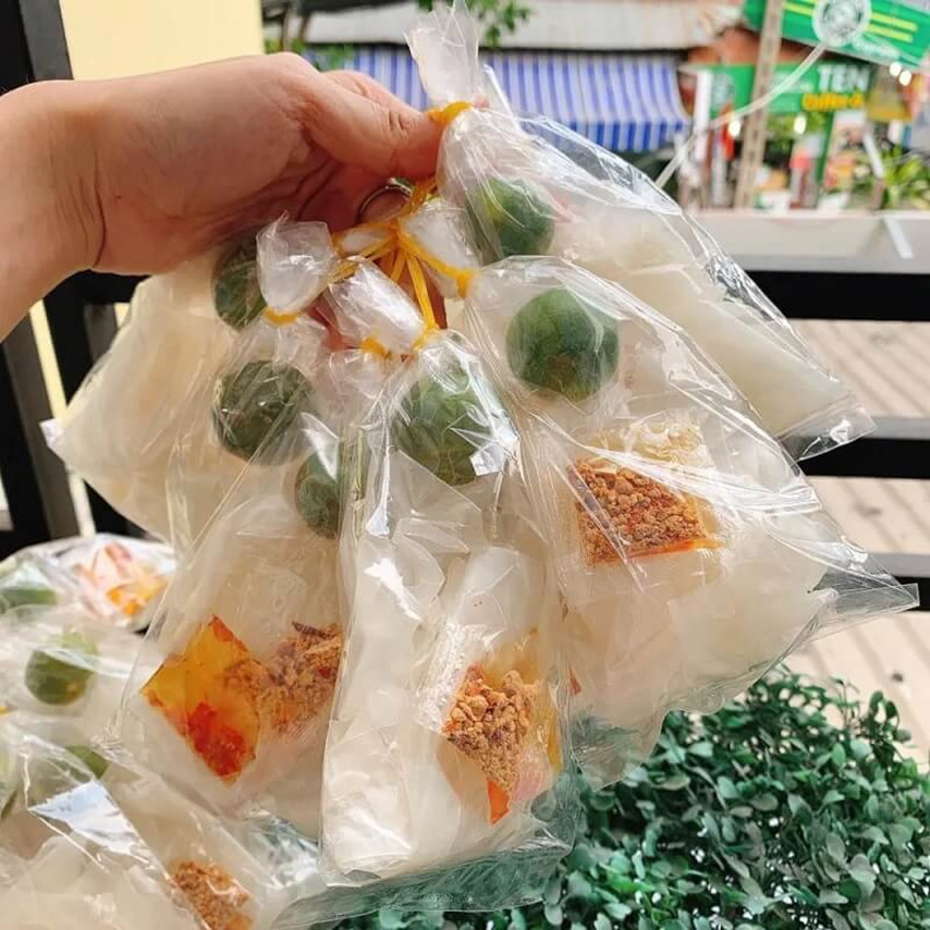 Những xâu bánh tráng Tây Ninh góp phần vào sự đa dạng của các loại bánh tráng nơi đây (Nguồn: Internet)