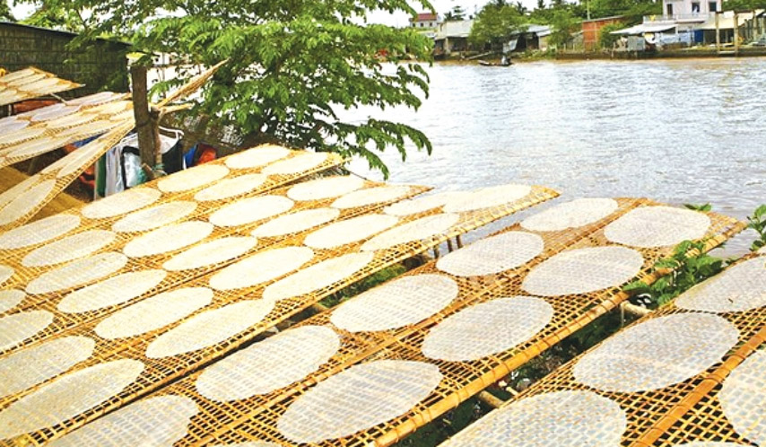 Bánh tráng phơi sương Tây Ninh có vị mằn mặn tự nhiên của bột gạo