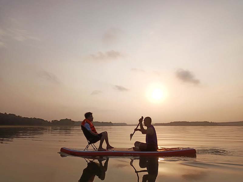 Trải nghiệm ngắm cạnh khi chèo sup giữa lòng hồ Dầu Tiếng