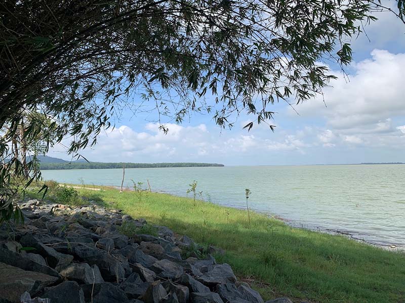 Một vị trí yên tĩnh, là địa điểm thích hợp để thư giãn, ngắm cảnh hồ Dầu Tiếng tại Bằng Lăng Glamping (Nguồn: Phương Thảo Lê)