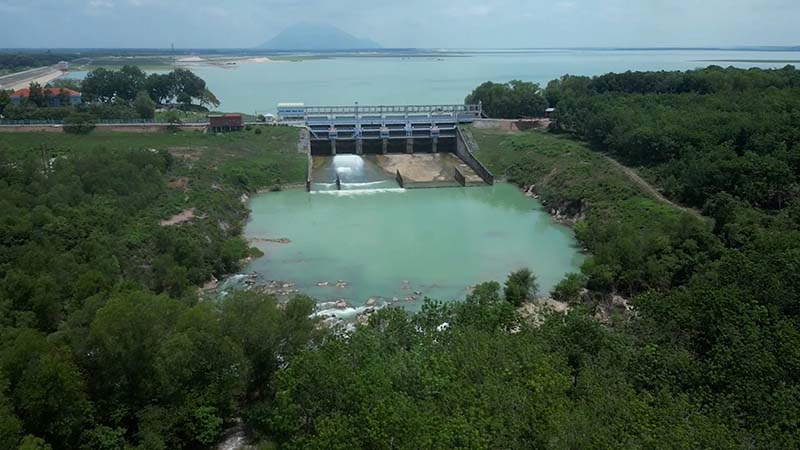 Toàn cảnh khu vực đập thủy lợi hồ Dầu Tiếng từ trên cao