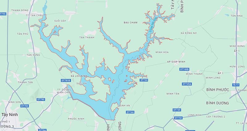 Diện tích hồ Dầu Tiếng là 270km2, thuộc địa phận 3 tỉnh Tây Ninh, Bình Dương và Bình Phước