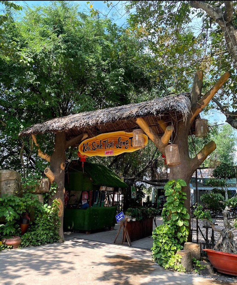 Khu du lịch sinh thái Long Trung mở cửa đón khách từ 9:00 – 22:00 hàng ngày (Nguồn: Vui chơi giải trí sinh thái & Ẩm thực Long Trung)