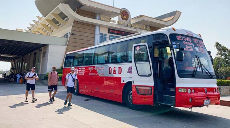 Các con đường dẫn tới cửa khẩu Mộc Bài được xây dựng rộng rãi, phù hợp cho xe khách di chuyển