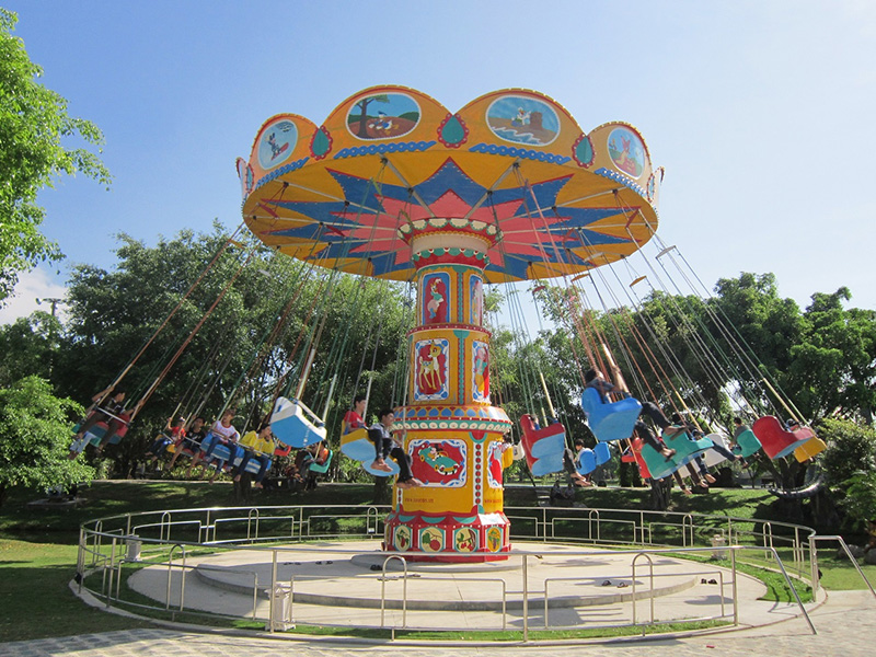 Cùng trò đu quay dây bay lượn giữa không trung