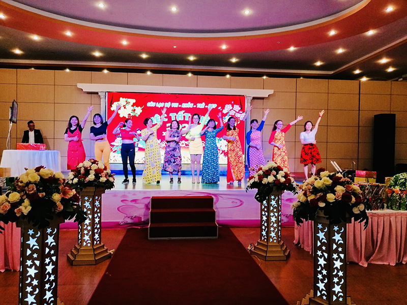 Sân khấu tiệc tất niên tại Trung tâm Hội nghị – Khách hàng