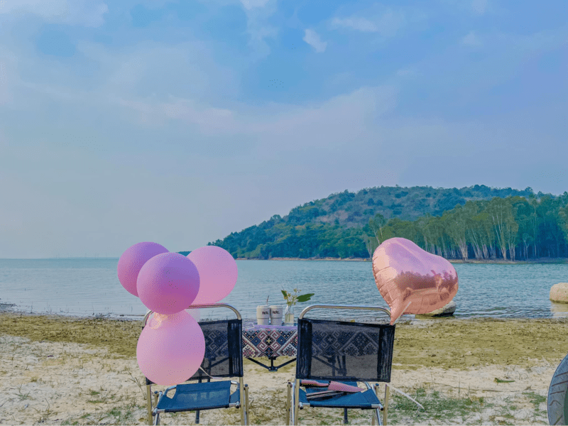 Ngắm nhìn địa điểm cắm trại hồ Dầu Tiếng gợn sóng dập dìu (Nguồn: Tâm Camping)