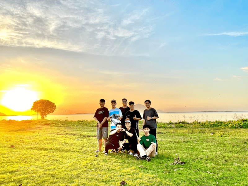 Tại bãi hạ trại Vivu 24h, du khách có thể chụp được những bức ảnh “sống ảo” lung linh cùng ánh chiều tà đỏ rực (Nguồn: Bằng Lý)