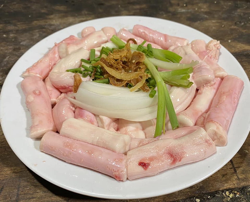 Dĩa tủy bò trắng nõn, mềm mại tại quán bò dê 168 (Nguồn: Internet)