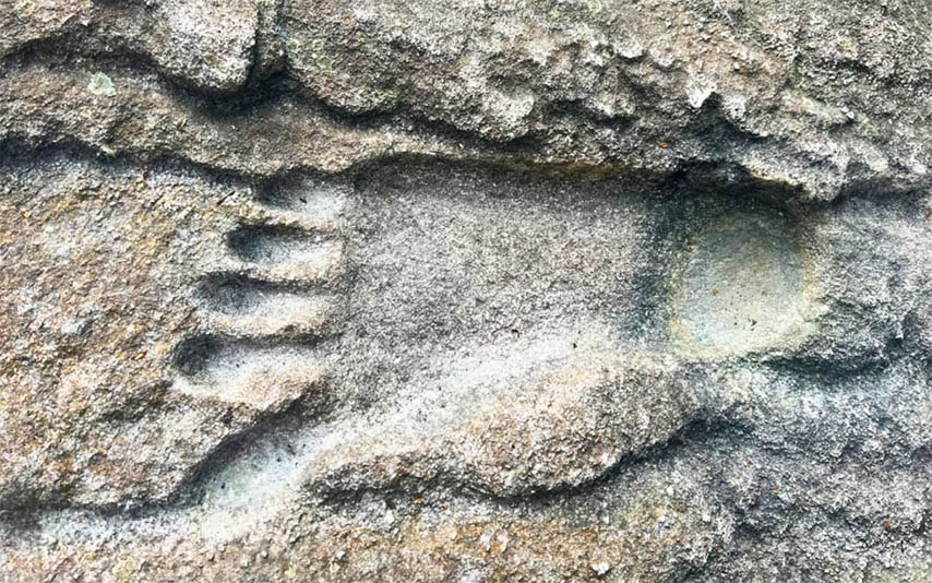 Dấu chân khổng lồ để lại nhiều bí ẩn cho hậu thế (Nguồn: Internet)