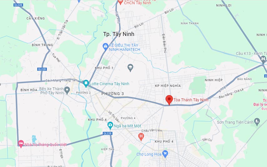 Tòa thánh Cao Đài là một trong những điểm đến nằm ngay gần trung tâm thành phố Tây Ninh