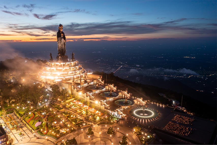 Vẻ đẹp huyền diệu của Sun World Ba Den Mountain khi đêm xuống