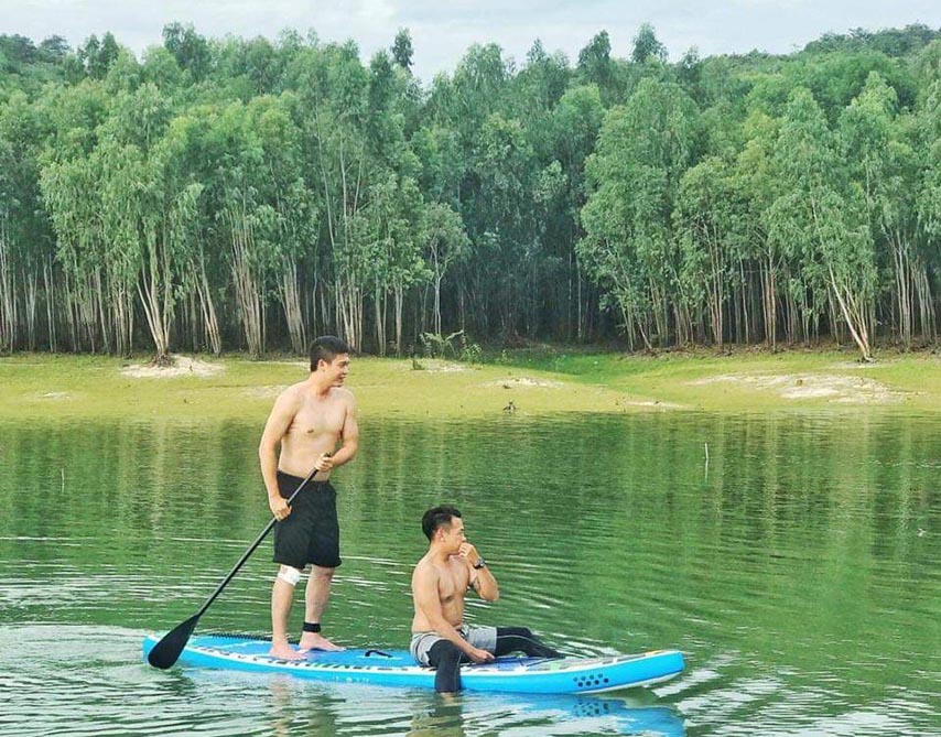 Trải nghiệm chèo SUP trên hồ Dầu Tiếng (Nguồn: Internet)