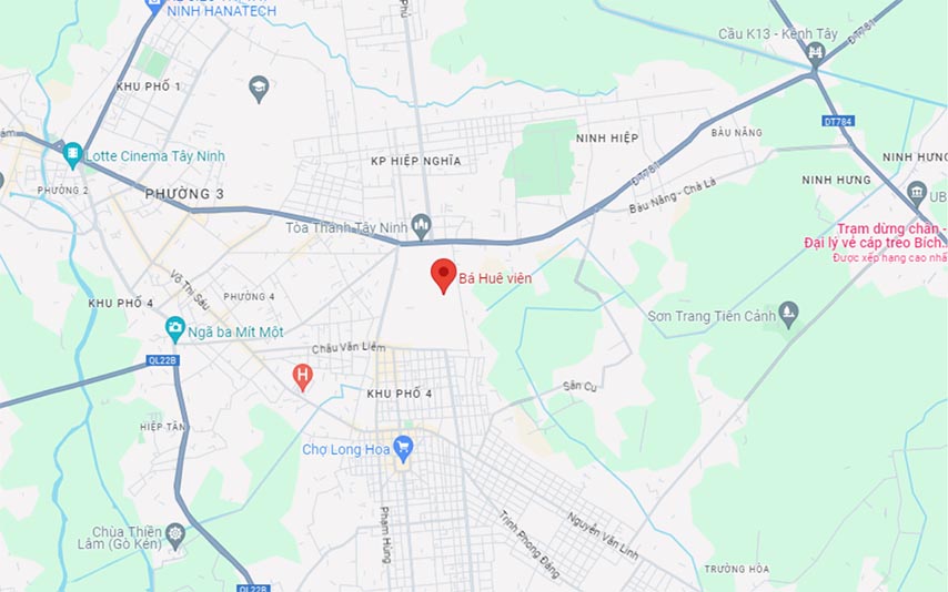 Bá Huê Viên nằm trong khu vực nội ô của Toà thánh Tây Ninh