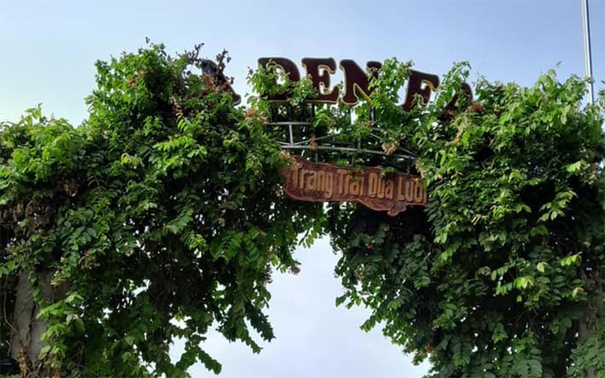 Cổng vào nông trại dưa lưới Bà Đen Farm (Nguồn: Internet)