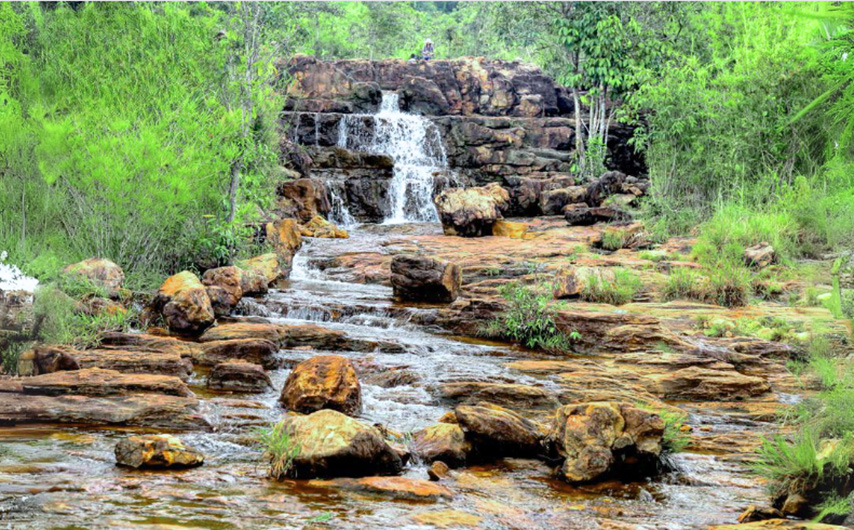 Thác ba tầng ở suối Trúc hồ Dầu Tiếng (Nguồn: Internet)