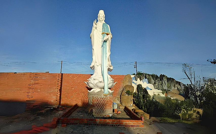 Một góc thờ tự trong khuôn viên chùa Giác Ngạn (Nguồn: Internet)