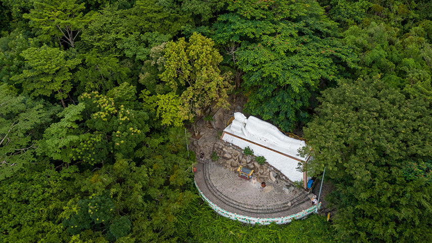 Tượng Phật Thích Ca Mâu Ni nhập Niết Bàn trên đường đi đến chùa Linh Sơn Hòa Đồng