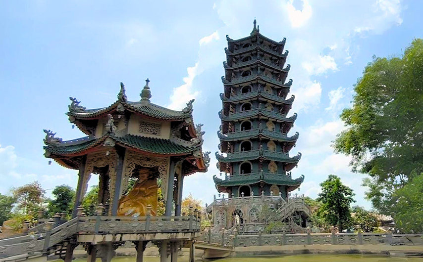 Cận cảnh công trình Bảo Tháp Xá Lợi cao 9 tầng sắp hoàn thiện bên cạnh điện thờ Phật khang trang giữa hồ (Nguồn: Internet)