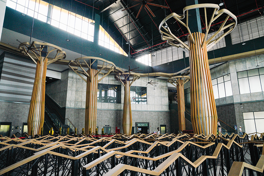 Thiết kế mang tính biểu tượng của những cây cột trụ tại sảnh trung tâm Nhà ga Bà Đen