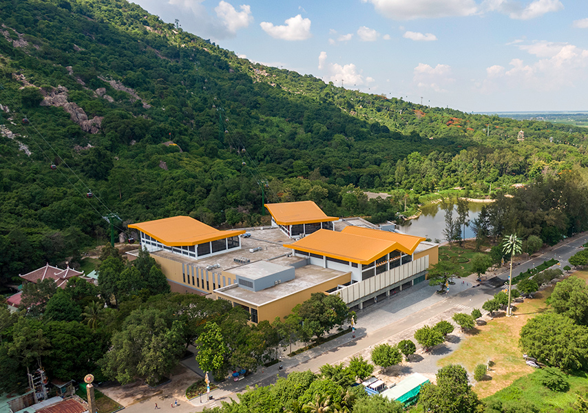 Nhà ga Bà Đen với thiết kế phần mái tạo hình 3 cột sóng độc đáo