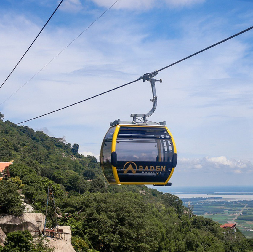 Du khách chỉ mất 5 – 7 phút tuỳ vào thời tiết khi di chuyển bằng cáp treo Chùa Hang (Nguồn: Internet)