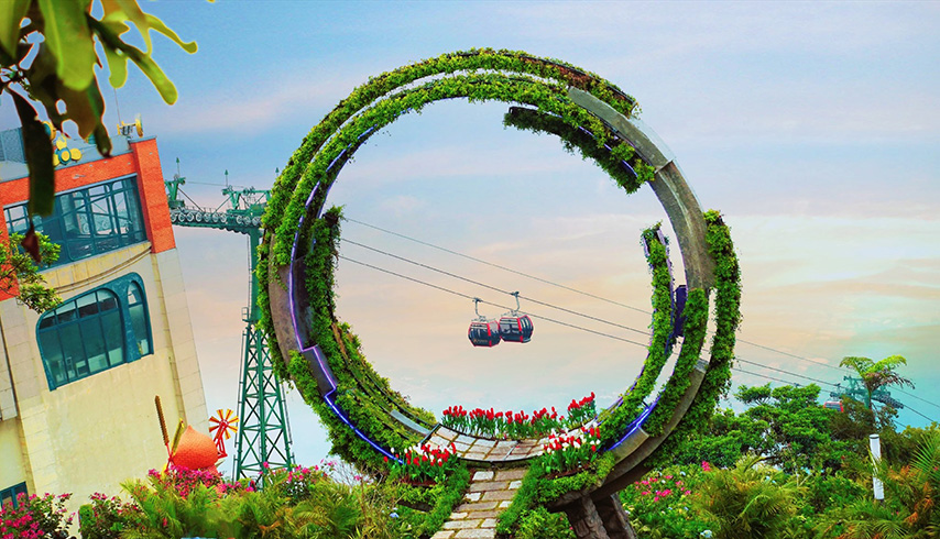 Các tín đồ săn mây chắc chắn không thể bỏ qua điểm check-in “vàng” trên đỉnh núi Bà Đen (Nguồn: Internet)