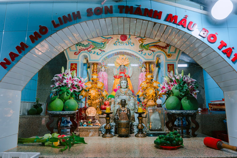 Gian thờ tượng Linh Sơn Thánh Mẫu núi Bà Đen