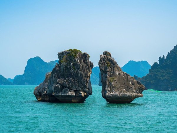 hon-trong-mai-ha-long-ve-dep-ky-thu-suot-bon-mua-trong-nam