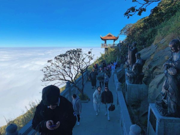 06-kinh-nghiem-du-lich-tam-linh-tai-con-duong-la-han.jpg