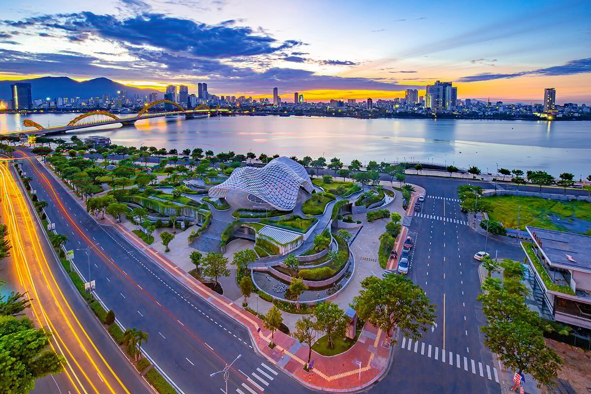  785 Da Nang sees a boom in high-end riverside apartment projects along the Han River.